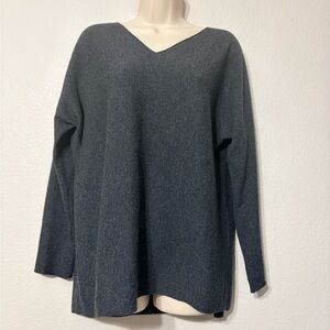 Vince Charcoal Gray Cashmere V-Neck Relaxed Fit Sweater. Lightweight Versatile M